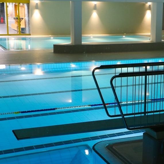 indoor-swimming-pool-735313_960_720